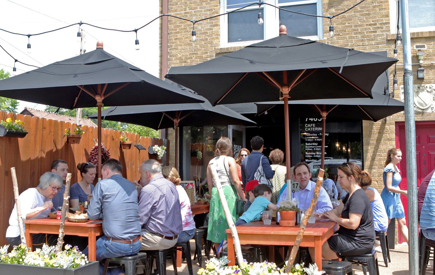 Outdoor dining in St. Louis